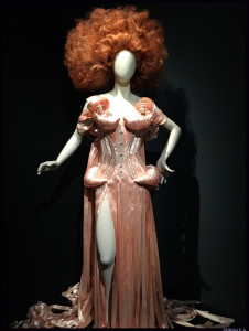 robe_rose_Gaultier_GRand_Palais_RMN_@loieldoliv