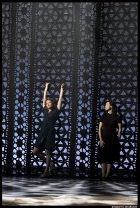 La douce Magdalena (Coraly Zahonero) et la rêveuse Adela (Adeline D'Hermy) © Brigitte Enguérand