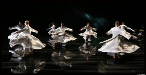 Les danseurs de la compagnie U-Theatre entre en transe à l'instar des derviches tourneurs © Lin Shengfa
