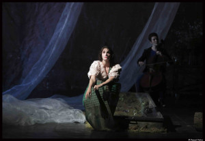 La_traviata_Benjamin_Lazar_Judith_chemla_Bouffes_Nord©PascalVictor_3_@loeildoliv