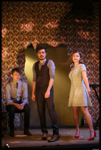 Sur scène, un jeune trio de comédiens épatant s'approprie le conte fantastique et absurde de Boris Vian © Photo LOT