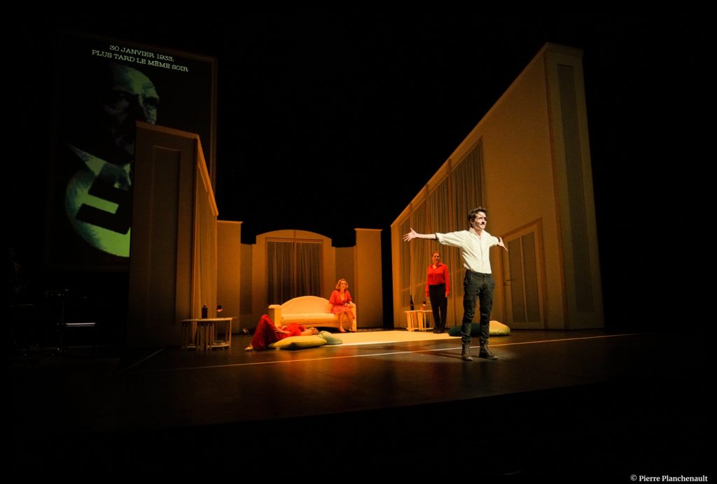 A Bright Room Called Day… (Une chambre claire nommée jour) de Tony Kushner
Mise en scène de Catherine Marnas 
Théâtre Bordeaux Aquitaine
 © Pierre Palnchenault