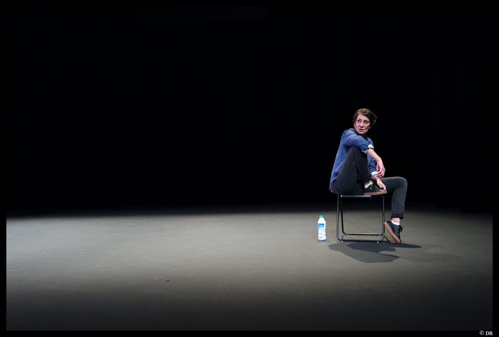 Le Quai de Ouistreham de Florence Aubenas. Mise en scène de Louise Vignaud. Magali Bonnat. Théâtre 14. © DR