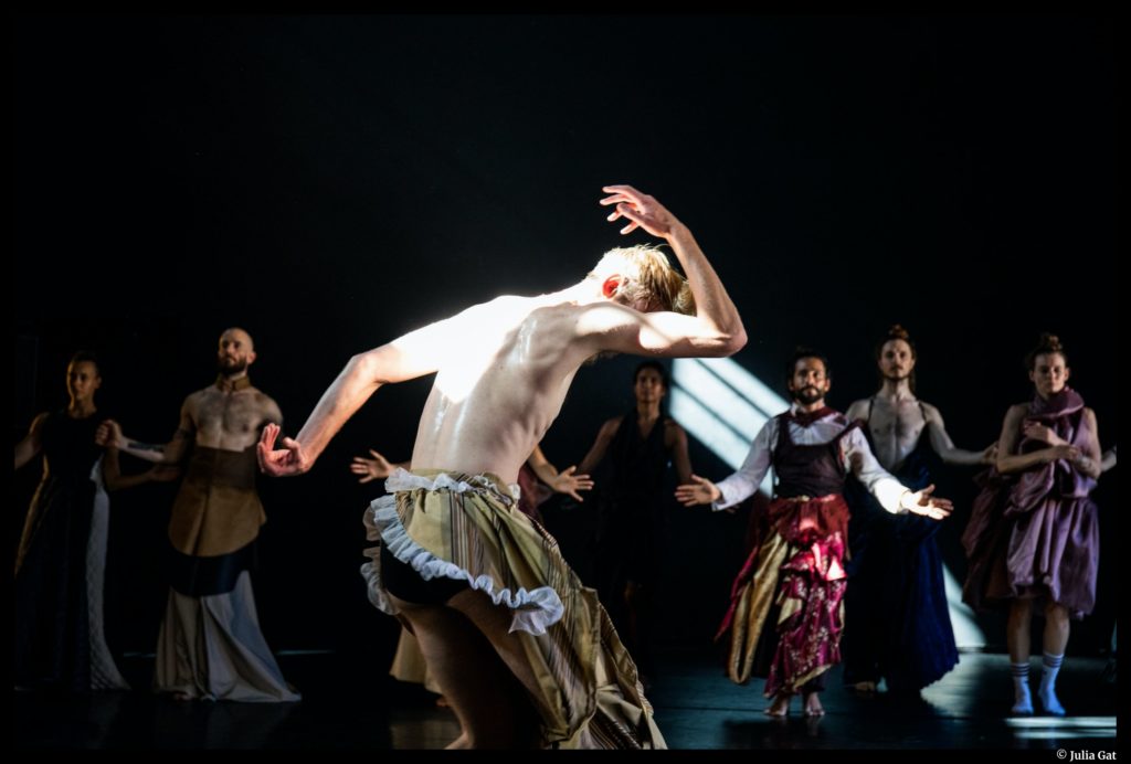LOVETRAIN2020 d'Emmanuel Gat. La troupe Emmanuel Gat Dance. Montpellier Danse. Opéra-Comédie. © Julia Gat