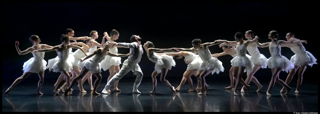 Le Lac des Cygnes. Tchaïkovski. Angelin Preljocaj. Pavillon Noir. Grand théâtre de provence. Ballet Preljocaj. © Jean-Claude Carbonne