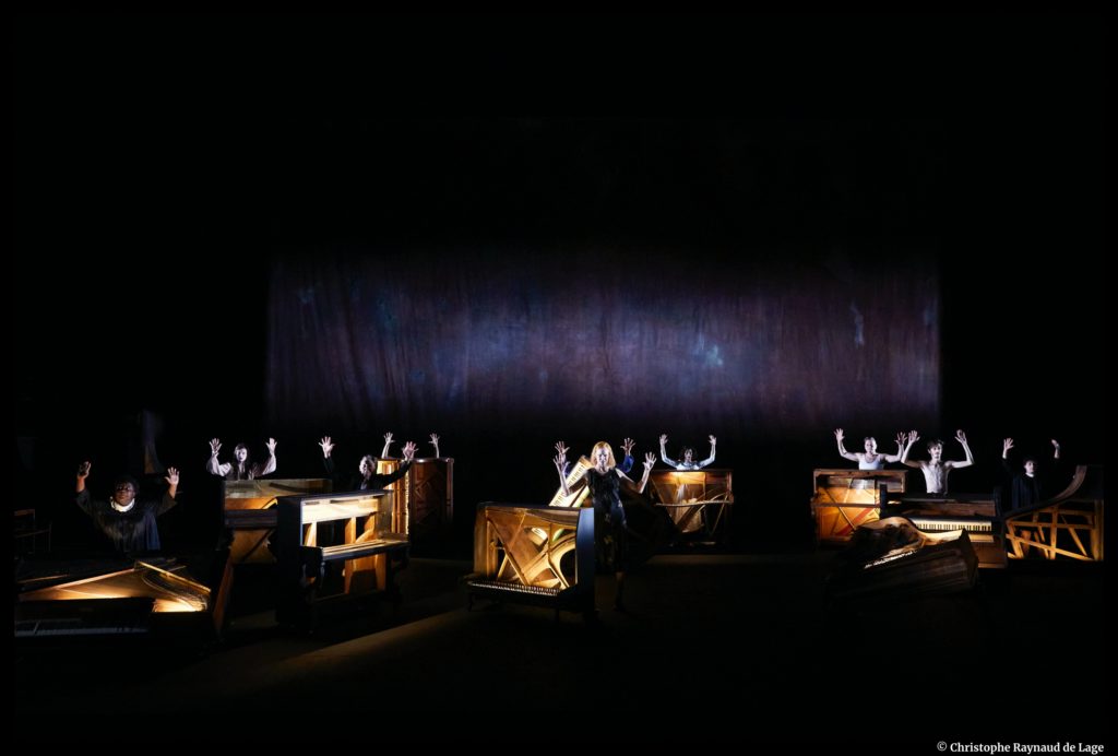 Le jeu des ombres de Valère Novarina. Mise en scène de Jean Bellorini. Semaine d'Art. festival d'Avignon. TNP.  © Christophe Raynaud de Lage