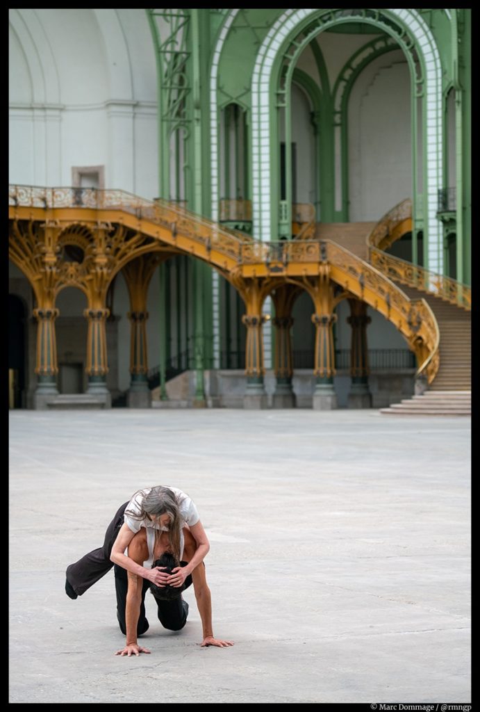 La ronde de Boris Charmatz - Grand Palais. Axel Ibot et Sigrid Vinks. © Marc Dommage / @rmngp