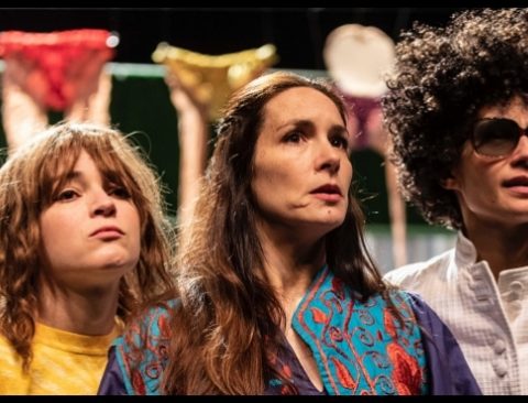 Les Femmes de la maison de Pauline Sales. Théâtre Paul-Scarron, Le Mans. Olivia Chatain, Anne Cressent et Hélène Vivès. © Jean-Louis Fernandez