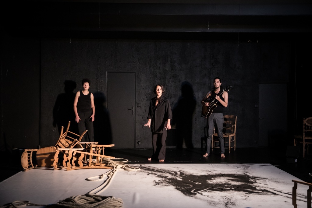 Cécile Garcia-Fogel, Mélodie Meni et Ivan Quintero, Trézène mélodies. Phèdre de Racine. Théâtre 14 © Simon Gosselin