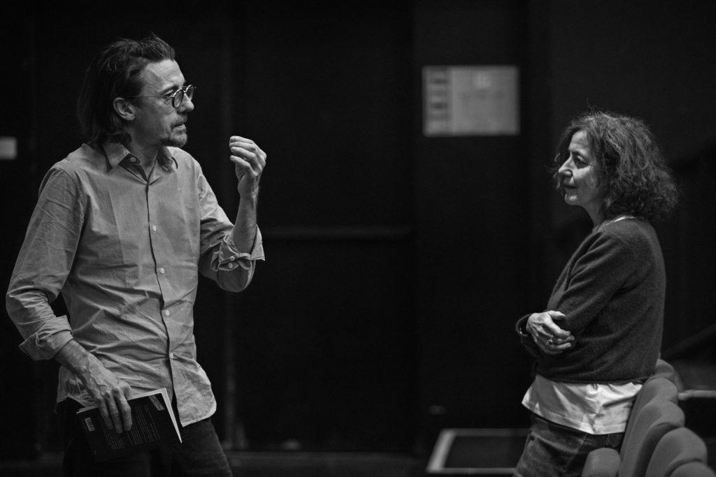 Stanislas Nordey en discussion avec Claudine Galéa. TNS © Jean Louis Fernandez