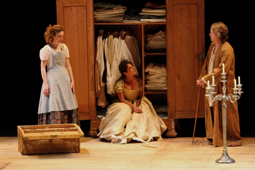 Feuilleton Goldoni. Mise en scène de Muriel Mayette-Holtz. Charlie Dupont, Tania Garbarski et Joséphine de Meaux. © Virginie Lançon