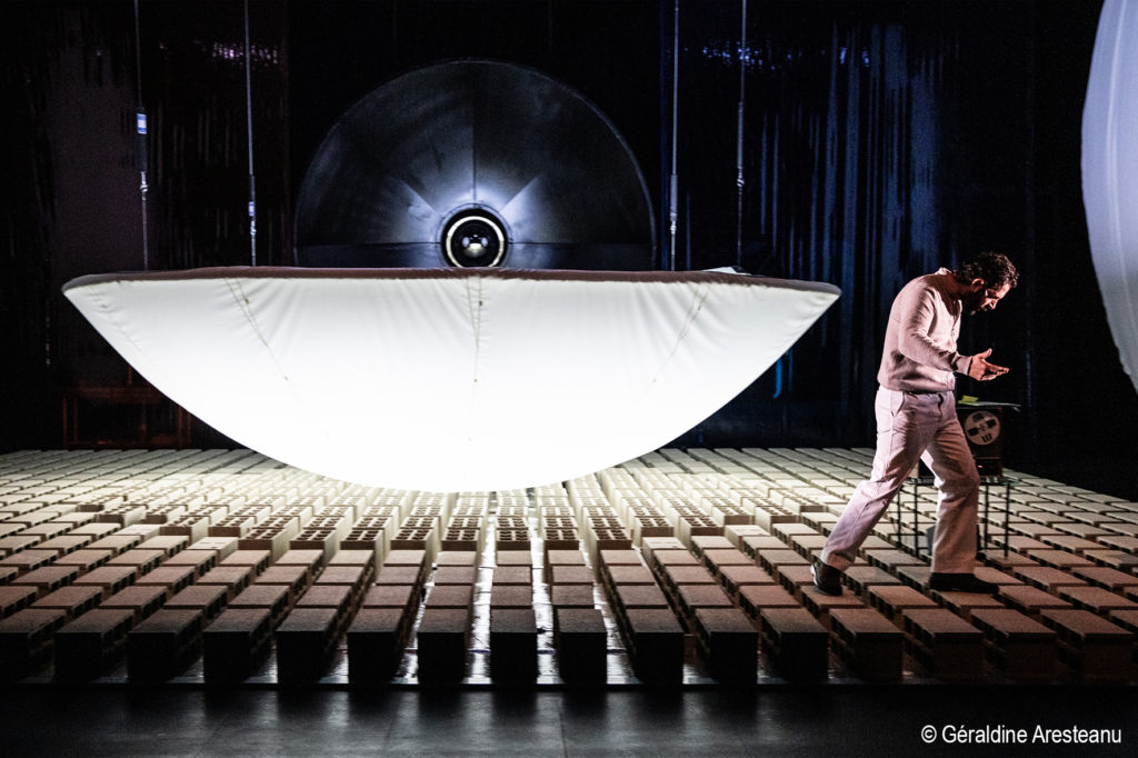 Solaris d'après le roman de Stanislas Lem. 
adaptation, conception et mise en scène Pascal Kirsch 
Théâtre des quartiers d'Ivry © Geraldine Aresteanu