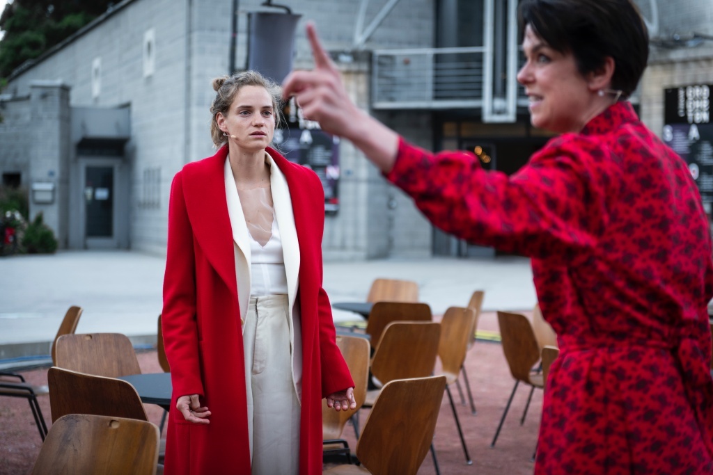 Filage d'Antigone, théâtre du Crochetan à Monthey. Mise en scène Lorenzo Malaguerra. Avec Noémie Schmidt, Philippe Soltermann, Olivia Seigne, Baptiste Morisod, Vincent Rime, Jean Lambert-wild. Scénographie et costumes Kristelle Paré. © Marino Trotta