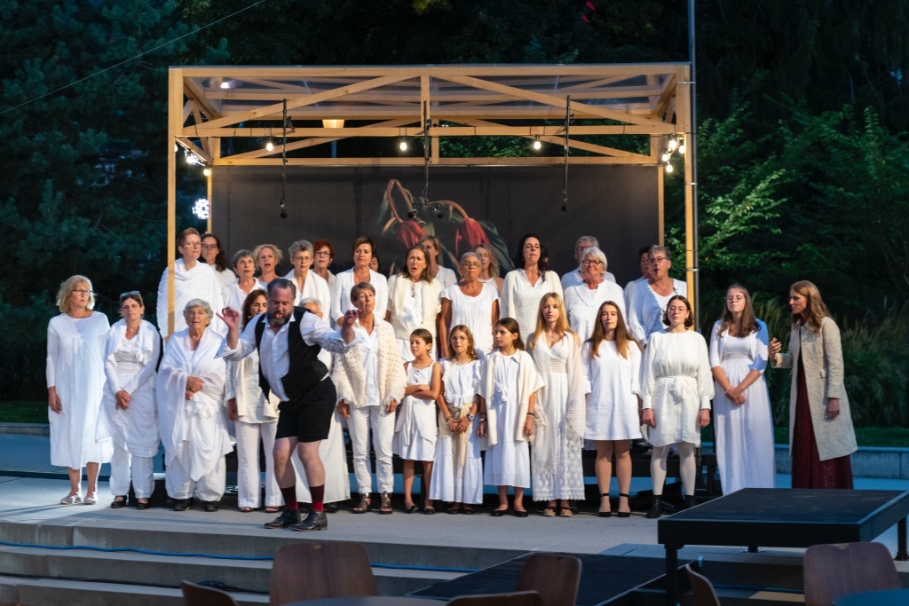 Filage d'Antigone, théâtre du Crochetan à Monthey. Mise en scène Lorenzo Malaguerra.  Avec Noémie Schmidt, Philippe Soltermann, Olivia Seigne, Baptiste Morisod, Vincent Rime, Jean Lambert-wild. Scénographie et costumes Kristelle Paré. © Marino Trotta 