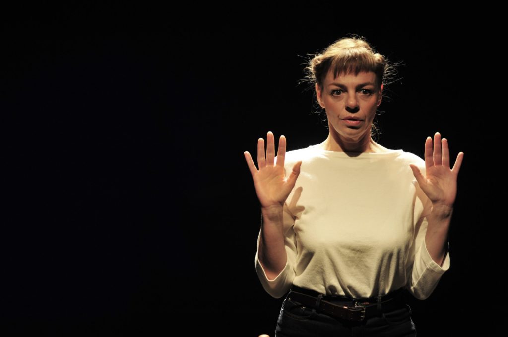 La femme a qui rien n’arrive de Léonore Chaix - Mise en scène Le Guernec © Philippe Delacroix