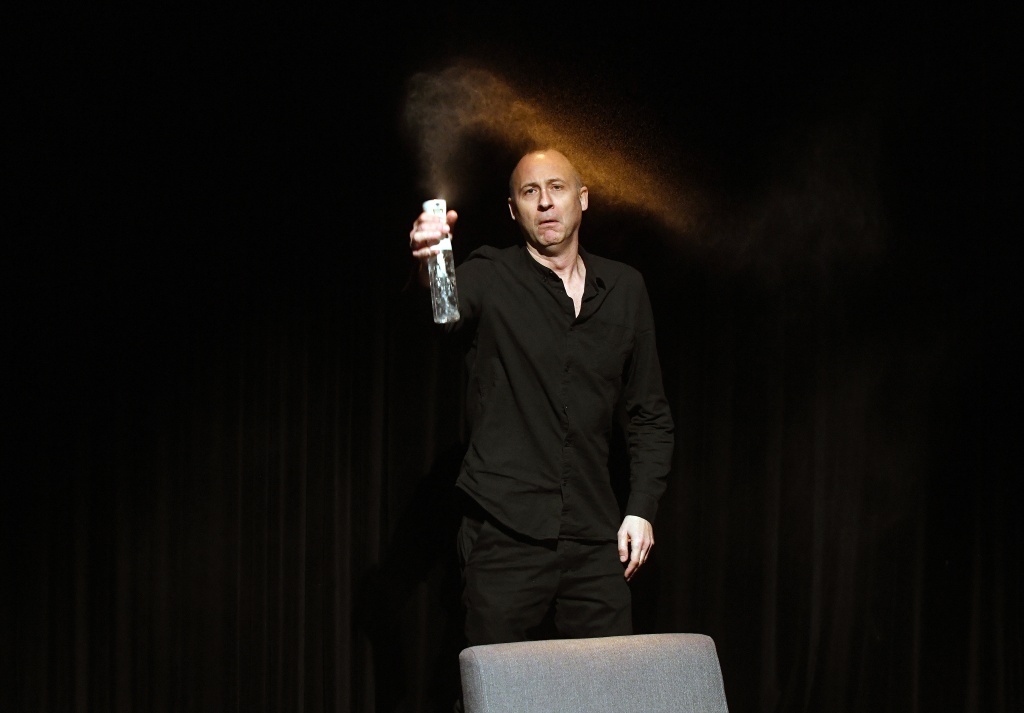 Alexis Victor . filage de la piece " PSY Cause S Lui " au theatre  Lucernaire Paris.Auteur et mise en scene Josiane Pinson. © Raymond Delalande