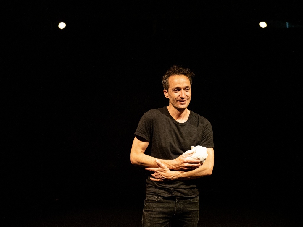 Le premier sexe ou la grosse arnaque de la virilité, texte et interprétation Mickaël Délis © Marie Charbonnier