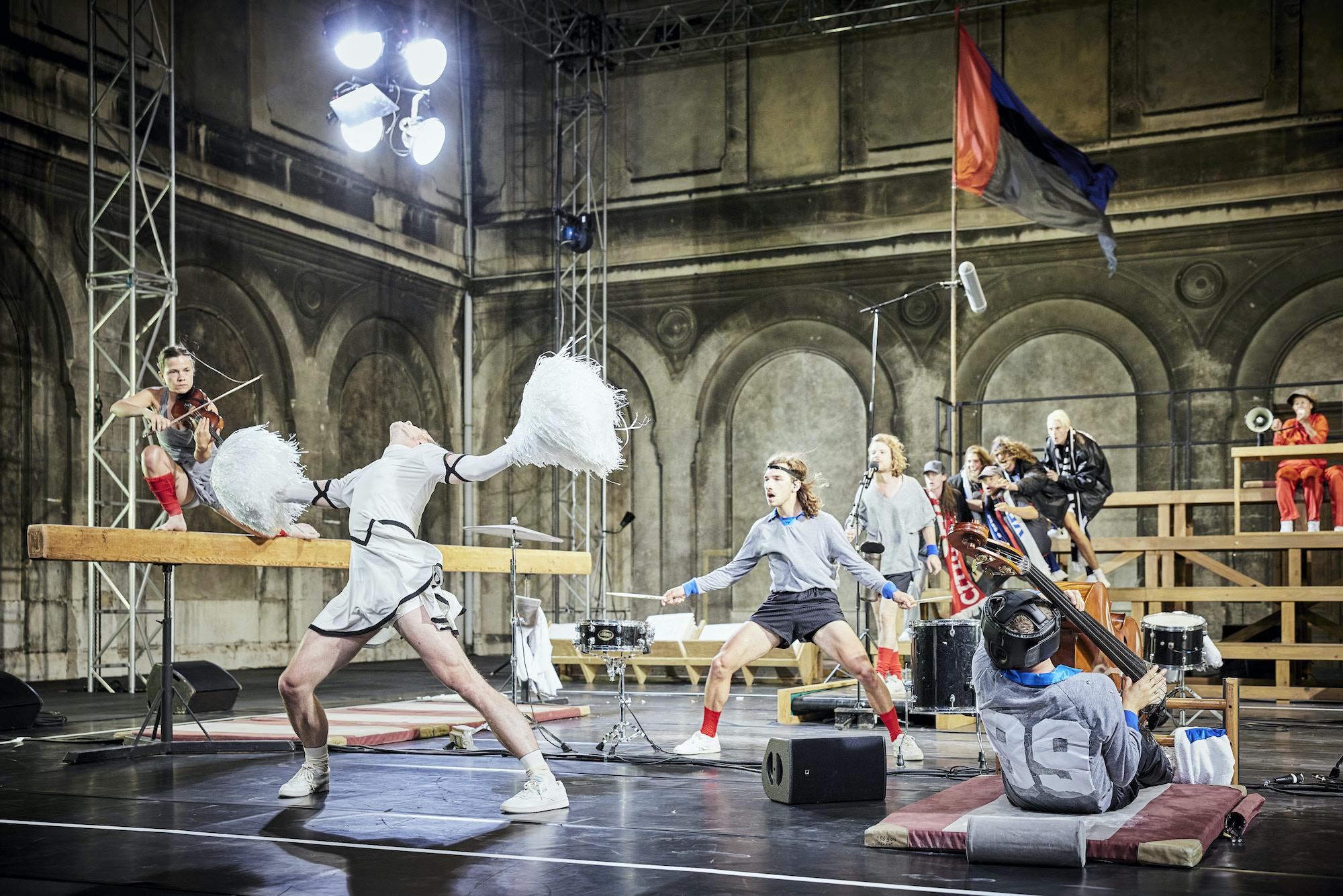 One Song, Miet Warlop © Christophe Raynaud de Lage / Festival d'Avignon