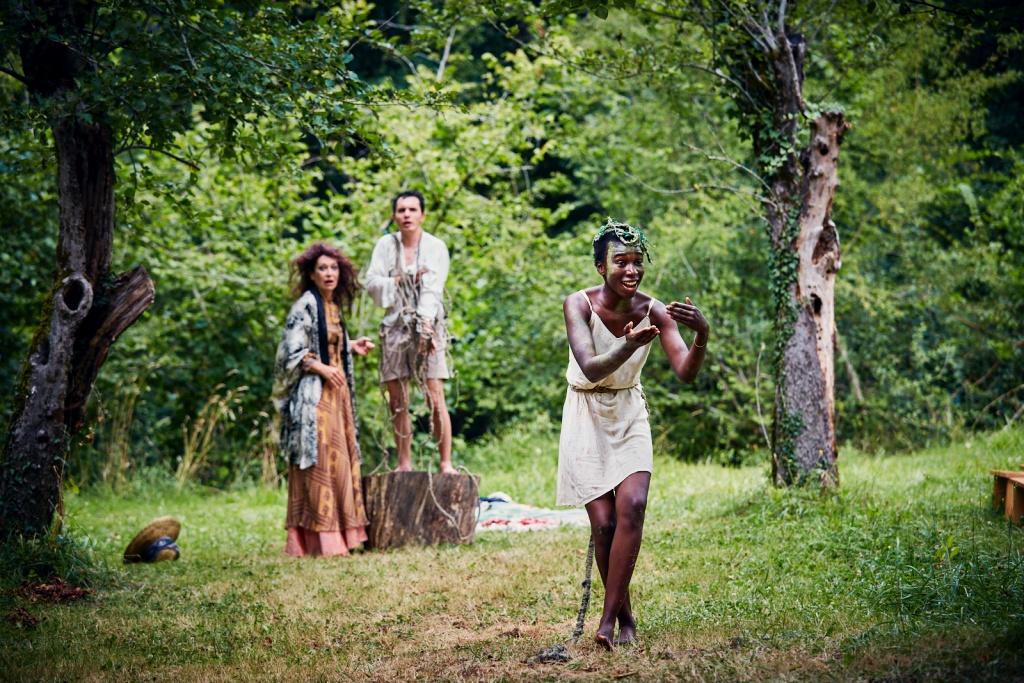 Jeunes Rivières, de et par Paul Francesconi, et avec Nadine Béchade, Anthony Jeanne, Khadija Kouyaté et Théophile Sclavis, au Festival d'Été à la Maison Maria Casarès, le 25 juillet 2022. ©Joseph Banderet