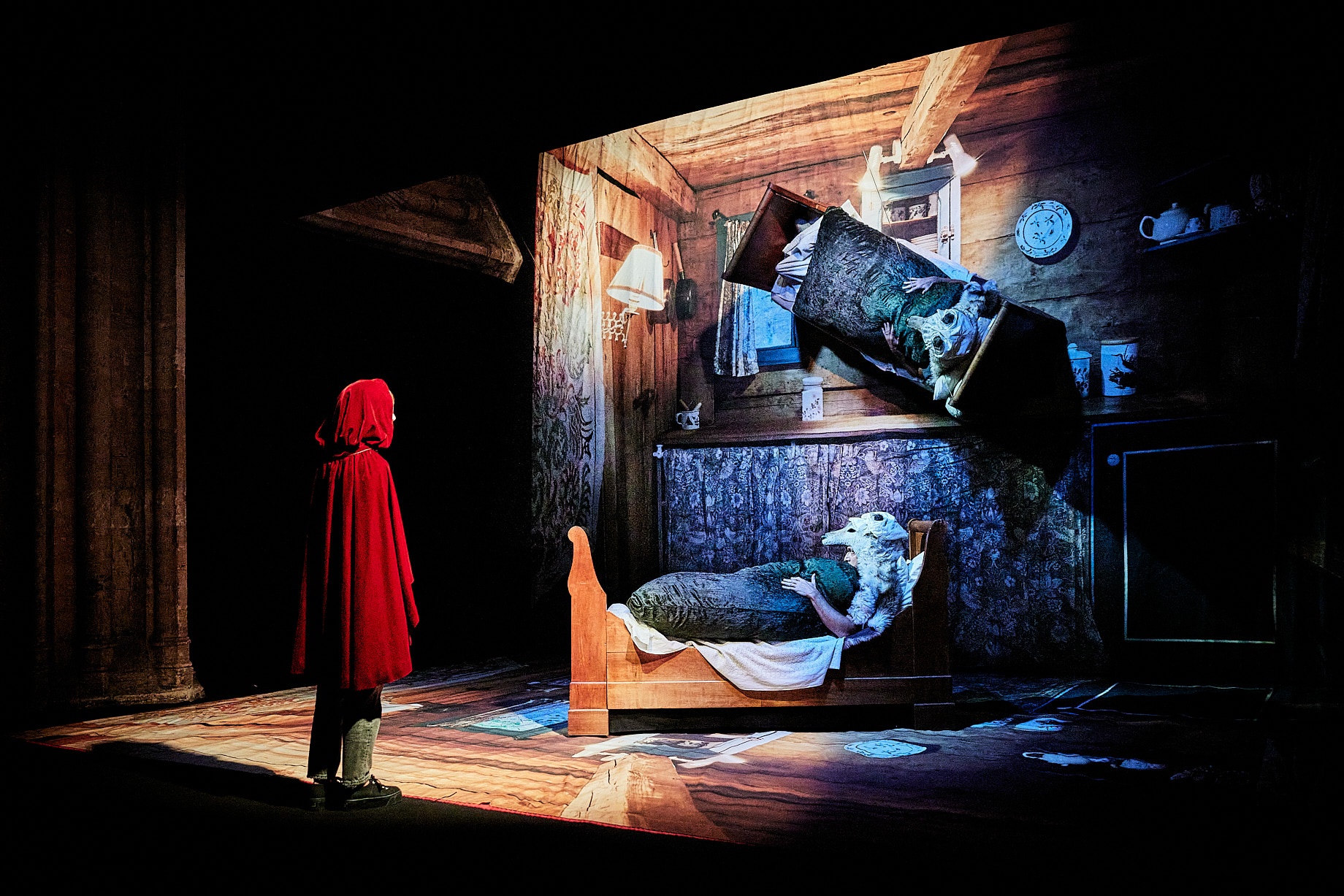 Le Petit Chaperon Rouge, Céleste Germe, Das Plateau © Christophe Raynaud de Lage/Festival d'Avignon