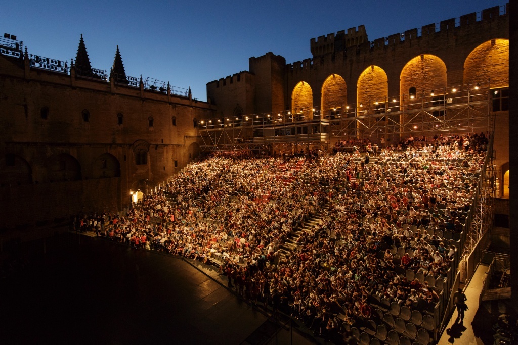 Cour d'honneur du Palais des Papes - FESTIVAL D'AVIGNON - © Christophe Raynaud de Lage