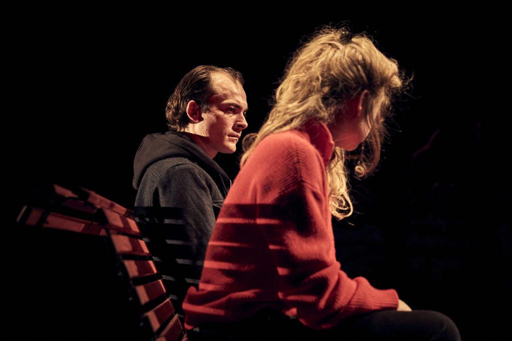 Les Nuits Blanches, mis en scène par Mathias Zakhar, avec Anne Duverneuil et Charlie Fabert, lors des Rencontres Jeunes Pousses à la Maison Maria Casarès, le 18 septembre 2022. ©Joseph Banderet