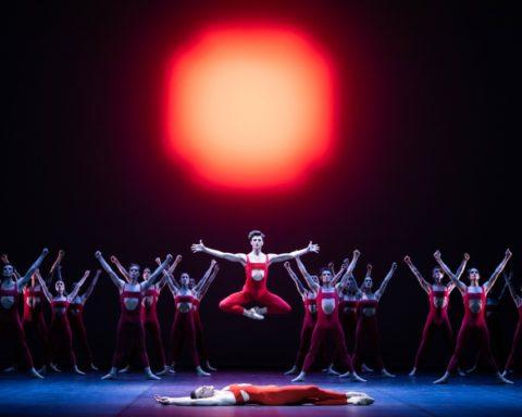 L'oiseau de Feu - Stravinsky - Maurice Béjart - Opéra de Paris - © Julien Benhamou