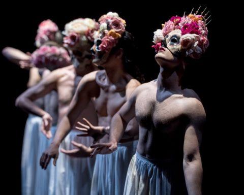 Sous les fleurs de Thomas Lebrun - CCN de Tours © Frédéric Iovino