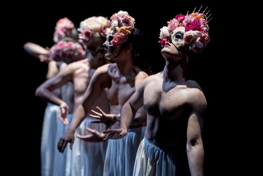 Sous les fleurs de Thomas Lebrun - CCN de Tours © Frédéric Iovino