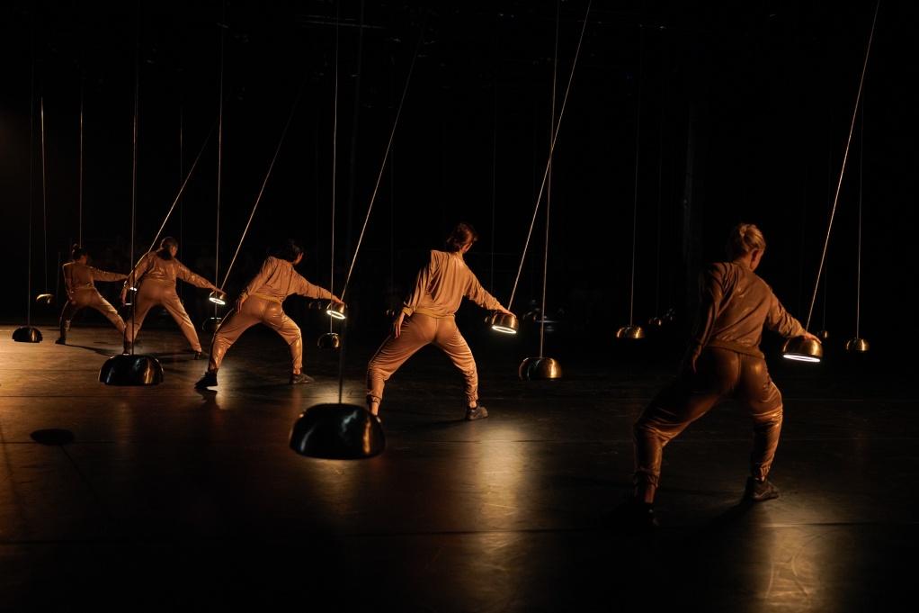 Pendulum de Lucy Guerin et Matthias Schack Arnott © Andrea Avezzù -  Courtesy La Biennale di Venezia 