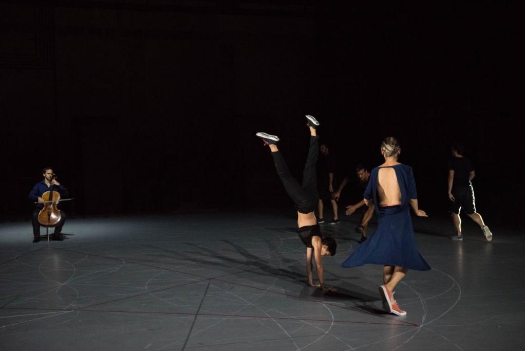 Mitten wir im Leben sind/Bach6Cellosuiten d’Anne Teresa De Keersmaeker et Jean-Guihen Queyras © Anne van Aerschot