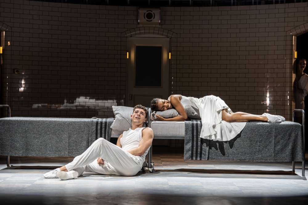Romeo + Juliet d'après Prokofiev, chorégraphie de Matthew Bourne © Johan Persson