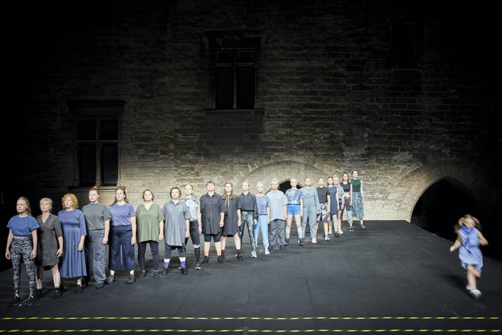 "Mothers" de Marta Górnicka © Christophe Raynaud de Lage/Festival d'Avignon