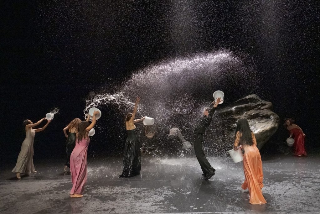 Vollmond de Pina Bausch © Martin Argyroglo