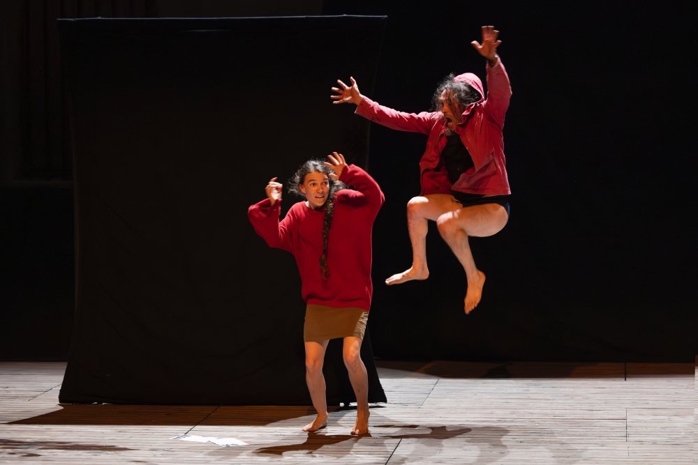 «           » , de Sève Bernard et Camille Boitel © Laurent Philippe