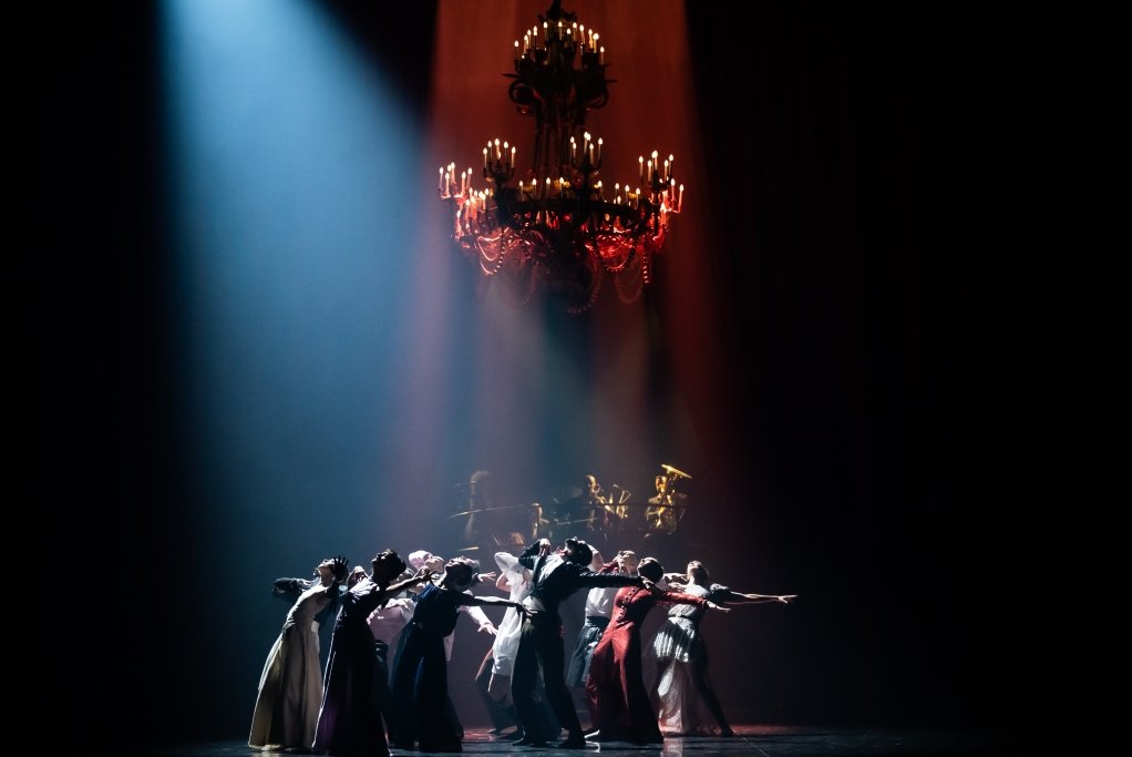 Red Carpet d'Hofesh Shechter © Julien Benhamou, ONP