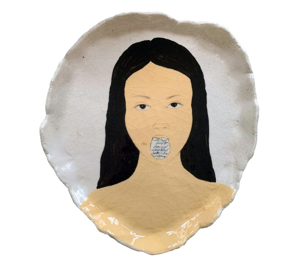 éramique visage fond blanc © Kubra Khademi