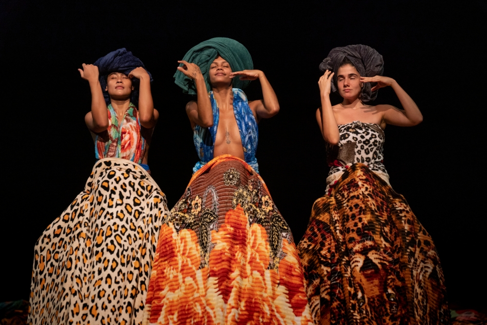 Encantado de Lia Rodrigues © Sammi Landweer