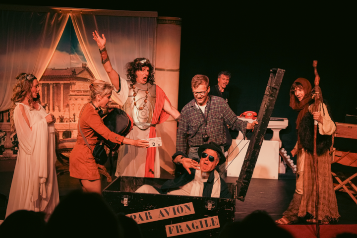 La belle Hélène et les garçon - Offenbach -Théâtre du Petit Monde © Pierre-Antoine Chaumien